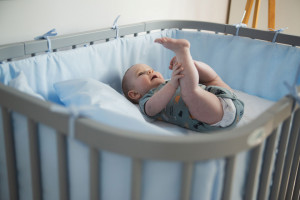 Patut Rotund pentru Copii, Multifunctional, Waldin, 5in1, cu Sistem de Leganare, Saltele Incluse, Co-Sleeper, Tarc de Joaca, Masa si Scaun pentru Activitati, Gri cu Echipament Albastru