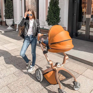 Set 4 in 1 - Carucior Hot Mom Premium Brown 2 in 1 + Scoica auto Joie Gemm Foggy Grey, 0-13kg + Baza isofix i-Base