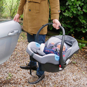 Scoica Auto Copii Hot Mom, din grupa 0+ (0-13 kg), ofera siguranta maxima si protectie permanenta