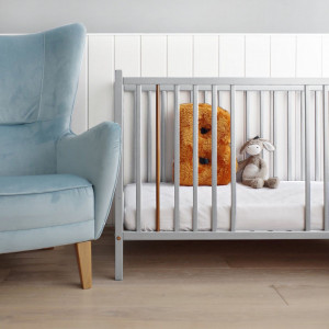 Set Patut pentru Copii, din Lemn de Pin Masiv, 90 x 40 cm, Woodies Safe Dreams, Crib Stardust Grey + Saltea pentru patut copii, husa cu fermoar, detasabila, Mykids, Cocos, Confort II, 90 x 40 x 8 cm