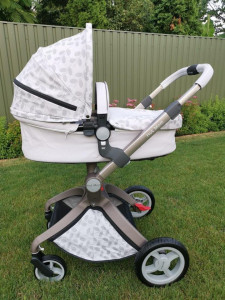 Carucior Copii Hot Mom Premium 2 in 1 Grey Leaves, varsta intre 0 si 36 de luni, elegant si confortabil