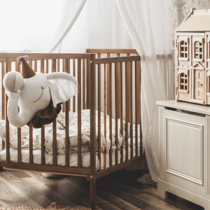 Patut Bebe Din Lemn de Pin Masiv, 120 x 60 cm, Design Impunator, Confortabil, Rezistent, 4 niveluri inaltime saltea, 3 lamele detasabile, Woodies Safe Dreams, Stardust Cot, Vintage