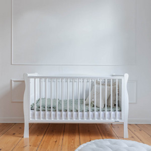 Patut Transformabil din Lemn Masiv de Pin, MDF, 140 x 70 cm, pentru copii si junior, vopsea certificata, 2 trepte de reglare inaltime, protectie theeter, 3 lamele detasabile, Woodies Safe Dreams, Noble, Alb