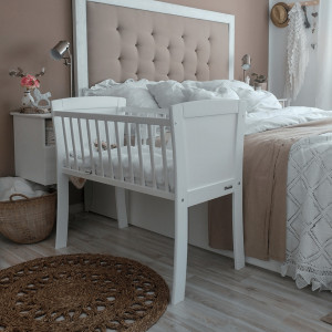 Set Patut suplimentar pentru copii, 90 x 40 cm, din lemn de pin, laterale MDF, Woodies Safe Dreams, Classic Crib, Alb + Saltea pentru patut copii, husa cu fermoar, detasabila, Mykids, Cocos, Confort II, 90 x 40 x 8 cm