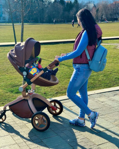 Carucior Copii Hot Mom Premium Coffee 3 in 1, varsta intre 0 - 36 luni, cu un design modern cu cadru din aluminiu si pernita din spuma ergonomica Eva