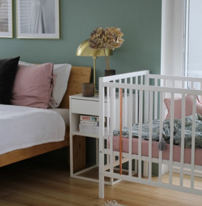Patut Bebe Din Lemn de Pin Masiv, 120 x 60 cm, Design Impunator, Confortabil, Rezistent, 4 niveluri inaltime saltea, 3 lamele detasabile, Woodies Safe Dreams, Stardust Cot, Alb