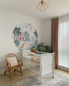 Patut Bebe Din Lemn de Pin Masiv, 120 x 60 cm, Design Impunator, Confortabil, Rezistent, 2 niveluri reglare inaltime saltea, 3 lamele detasabile, Woodies Safe Dreams, Noble Cot, Alb