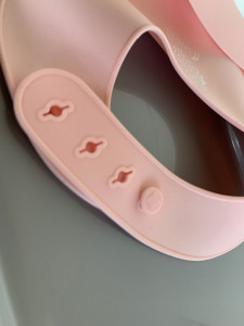 Baveta din silicon pentru copii, moale, flexibila, cu buzunar exterior, Severno, Heart, Roz