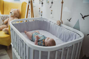 Patut Rotund pentru Copii, Multifunctional, Waldin, 5in1, cu Sistem de Leganare, Saltele Incluse, Co-Sleeper, Tarc de Joaca, Masa si Scaun pentru Activitati, Alb cu Echipament Albastru