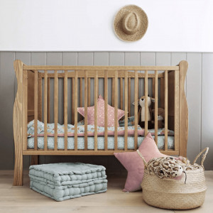 Patut Bebe Din Lemn de Pin Masiv, 120 x 60 cm, Design Impunator, Confortabil, Rezistent, 2 niveluri reglare inaltime saltea, protectie theeter, 3 lamele detasabile, Woodies Safe Dreams, Noble Cot, Vintage