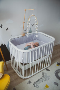 Patut Rotund pentru Copii, Multifunctional, Waldin, 5in1, cu Sistem de Leganare, Saltele Incluse, Co-Sleeper, Tarc de Joaca, Masa si Scaun pentru Activitati, Alb cu Echipament Albastru
