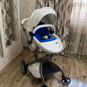 Set 4 in 1 - Carucior Hot Mom Premium Alb 2 in 1, pernita albastra + Scoica auto Joie Gemm Foggy Grey, 0-13kg + Baza isofix i-Base