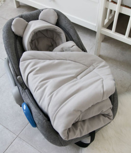 Paturica pentru Infasat Bebe in Scaun Auto, 91 x 91 cm, Fixata Cu Sistem Velcro, Tiny Star, Smoky