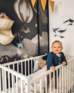 Patut Bebe Din Lemn de Pin Masiv, 120 x 60 cm, Design Impunator, Confortabil, Rezistent, 2 niveluri inaltime saltea, 3 lamele detasabile, Woodies Safe Dreams, Cot Dream, Alb