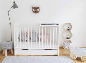 Patut Bebe Din Lemn Masiv Woodies Country Alb , 120cm x 60