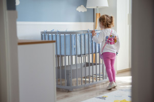 Patut Rotund pentru Copii, Multifunctional, Waldin, 5in1, cu Sistem de Leganare, Saltele Incluse, Co-Sleeper, Tarc de Joaca, Masa si Scaun pentru Activitati, Culoare Gri
