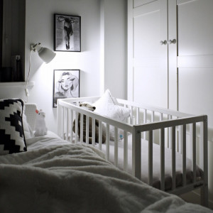 Set - Woodies Dream Crib, Patut Mic 90 x 40 cm Alb, Din Lemn Masiv + Saltea Confort II 90 cm x 40 cm x 8 c