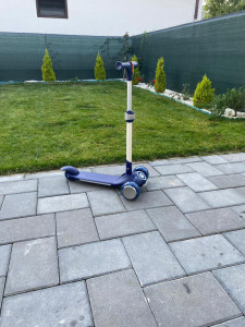 Hot Mom Wind Rider Blue - Trotineta Pentru Copii 2 - 9 ani, Structura Robusta, Ghidon Flexibil, Usor de Manevrat, Pana la 50 kg