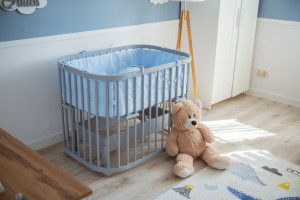 Patut Rotund pentru Copii, Multifunctional, Waldin, 5in1, cu Sistem de Leganare, Saltele Incluse, Co-Sleeper, Tarc de Joaca, Masa si Scaun pentru Activitati, Gri cu Echipament Albastru