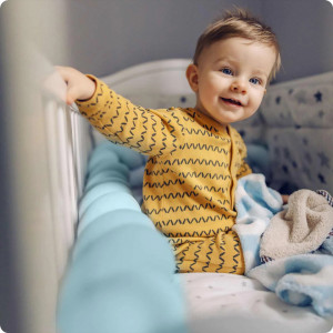 Protectie impletita pentru patut copii, 300 cm, Ricokids, Light Blue