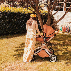 Set 3 in 1 - Carucior Hot Mom Premium Brown 2 in 1 + Scoica auto Joie i-Size i-Gemm 2 Pebble