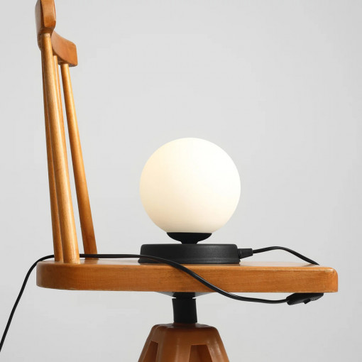 Veioza neagra, Veioza bec, Veioza moderna, Lampa de masa neagra, Lampa de masa moderna, Veioza dormitor, Veioza living, Lampa de masa dormitor, Veioza moderna living, Veioza moderna dormitor, Veioza metal, Lampa de masa, Veioza minimalista, Lampa de citit