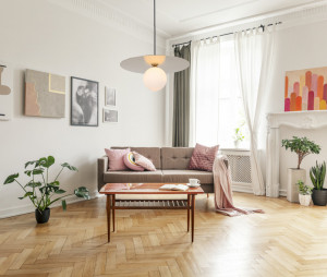 Lustra aurie, Lustra suspendata aurie, Lustra cu pendule, Lustra metal aurie, Lustra metal, Lustra moderna aurie, Lustra living, Lustra living aurie, Lustra moderna, Lustra dormitor, Lustra dormitor aurie, Lustra bucatarie, Lustra din metal, Lustra suspen