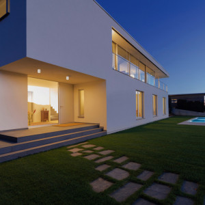 Plafoniera exterior, Plafoniera exterior alba, Plafoniera aluminiu, Iluminat exterior, Iluminat terasa, Plafoniera terasa, Plafoniera intrare, Plafoniera moderna, Plafoniera exterior moderna, Plafoniera iluminat terasa