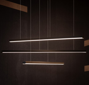 lustra liniara, lustra suspendata, lustra led, lustra neagra, lustra minimalista, lustra moderna, lustra 3 linii, lustra 3 brate, lustra living, lustra casa scarii