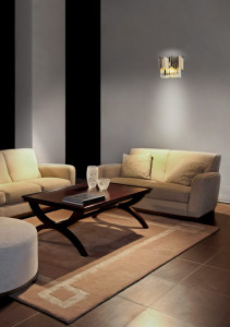 Aplica perete Trend  Maxlight Auriu -W0251  Culoare: Auriu  Dimensiuni: Lungime 26cm, Latime 16cm, Inaltime 20cm (max)  Material structura: Metal  Material abajur: Sticla  Becuri: 3 x 40W G9 230V