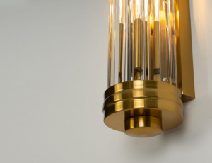 Aplica perete Florence Maxlight Auriu -W0240  Culoare: Auriu  Dimensiuni: Lungime 9.5cm, Latime 9cm, Inaltime 40cm   Material structura: Metal  Material abajur: Sticla  Becuri: 2 x 40W E14 230V - nu sunt incluse
