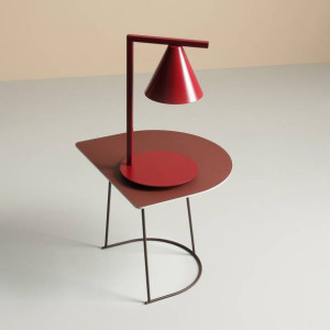 Veioza rosie, Veioza bec, Veioza moderna, Lampa de masa rosie, Lampa de masa moderna, Veioza dormitor, Veioza living, Lampa de masa dormitor, Veioza moderna living, Veioza moderna dormitor, Veioza metal, Lampa de masa, Veioza minimalista, Lampa de citit, 