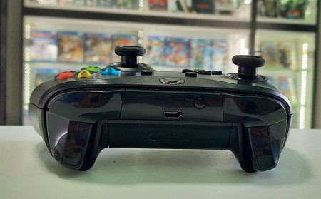 black xbox one controller