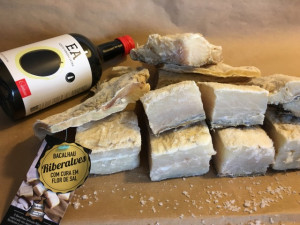 Bacalhau seco e salgado em Flor de Sal + Azeite Extra Virgem