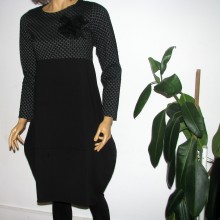 Rochie neagra cu carouri negre fundal gri