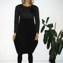 Rochie neagra cu carouri negre fundal gri
