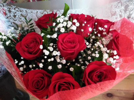 Ramo con 12 Rosas.