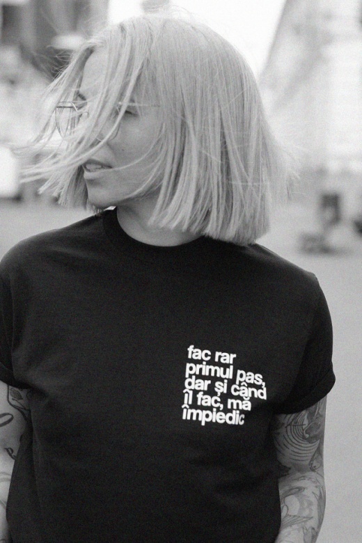 tricou unisex negru "fac rar primul pas"
