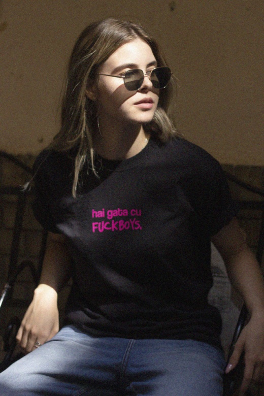 tricou unisex negru "hai gata cu fuckboys" Tombabe x SkinDeep collab.