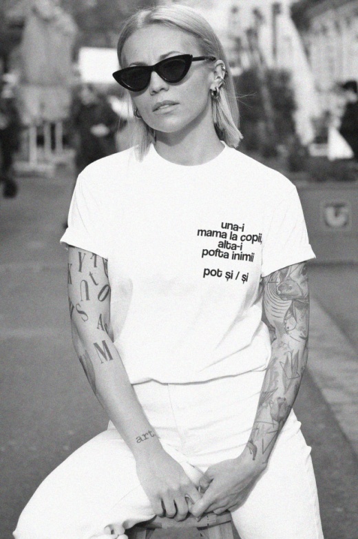 tricou unisex alb "una-i mama la copii"