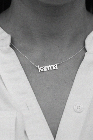 colier argintiu "karma"