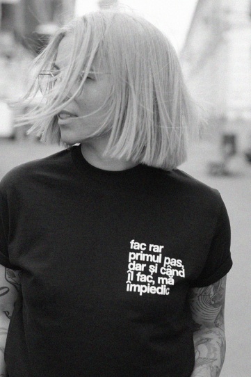 tricou unisex negru "fac rar primul pas"
