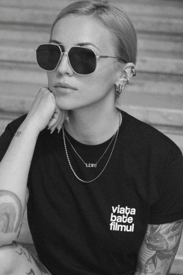 tricou unisex negru "viata bate filmul" Tombabe & Anonimul Film Fest collab.