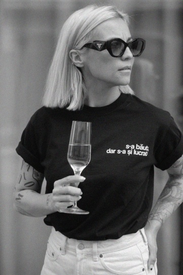 tricou unisex "s-a băut, dar s-a și lucrat" negru