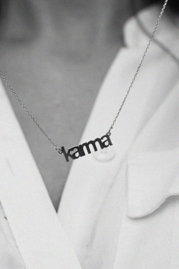 colier argintiu "karma"