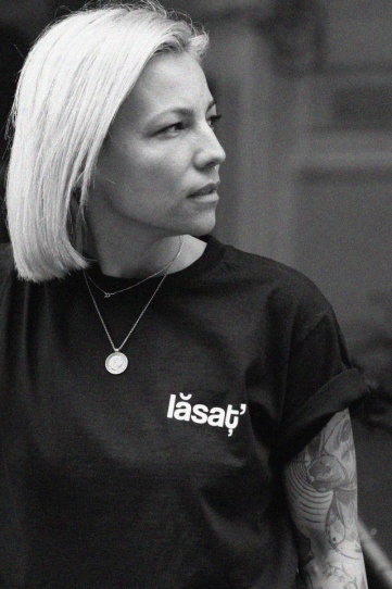tricou unisex negru "lăsaț'"