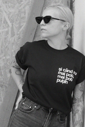 tricou unisex negru "și când nu mai pot"
