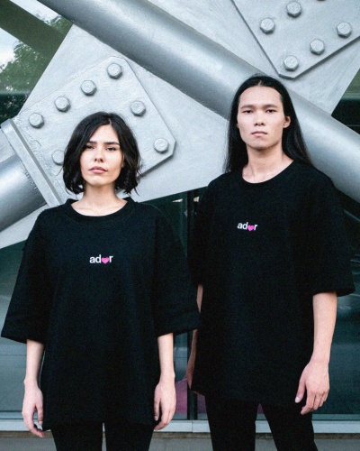 top unisex & oversize brodat "ador" - Tombabe x Barning collab.