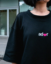 top unisex & oversize brodat "ador" - Tombabe x Barning collab.