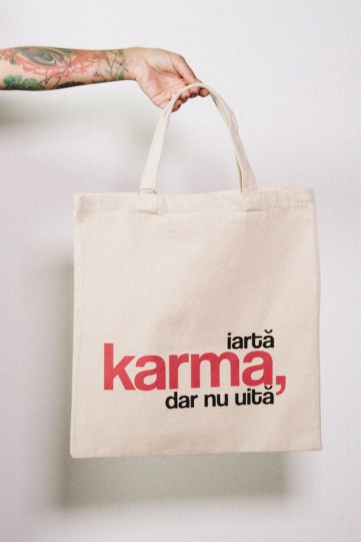 sacosa basic cu bretele scurte "iarta karma, dar nu uita"
